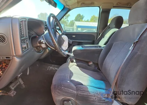 2000 Chevrolet Silverado C1500 z USA, uszkodzony, nr VIN 1GCEC19T3YZ142544